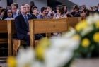 widok na wiernych w ławach kościelnych. Na pierwszym planie Marszałek Małopolski Witold Kozłowski