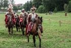 oddział husarii na koniach podczas uroczystości 