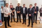 Marszałek Witold Kozłowski wizytujący jeden z obiektów w gminie 