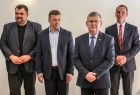 Marszałek Witold Kozłowski wizytujący jeden z obiektów w gminie 