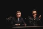 Widok na siedzących od lewej Marszałek Małopolski Witold Kozłowski oraz Andrej Dziuk dyrektor zakopiańskiego teatru