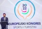 minister sportu i turystyki przy mikrofonie