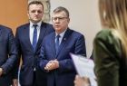 Marszałek Witold Kozłowski mówi do wszystkich osób zgromadzonych.