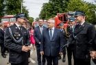 Wicemarszałek Łukasz Smółka rozmawia z ministrem Adamczykiem i prezesem OSP Dawidem Gleniem.