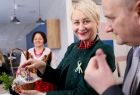 Iwona Gibas z Zarządu Województwa Małopolskiego oraz radny województwa Rafał Stuglik podczas Wielkanocnego Festiwalu Polsko-Ukraińskich Smaków w Stryszowie