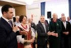 Wójt Szymon Duman zwraca się do gości festiwalu. Obok wójta gminy Stryszów stoją Iwona Gibas z zarządu województwa oraz radny Rafał Stuglik