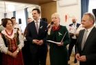 Wójt Szymon Duman, przemawiająca do zebranych Iwona Gibas z zarządu województwa oraz radny Rafał Stuglik