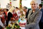 Iwona Gibas prezentuje jeden ze świątecznych wypieków