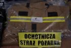 Specjalistyczne mundury z odblaskowym napisem Ochotnicza Straż Pożarna.