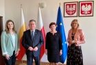 Poseł Anna Pieczarka, burmistrz Marta Herduś, Marszałek Witold Kozłowski i trenerka Agnieszka Wlezień w agendzie w Tarnowie.