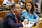 Europejski Tydzień Regionów i Miasta, na zdjęciu marszałek Podkarpacia podczas wypowiedzi do mikrofonu, obok się kobieta