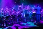 Orkiestra Straży Granicznej podczas koncertu, na scenie MCK Sokół
