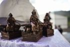 Miniaturki rzeźby przedstawiającej Katarzynę Smreczyńską - symbolicznego pomnika ku czci matczynej miłości
