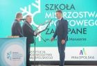 Marszałek Małopolski Witold Kozłowski w trakcie wręczania medalu Polonia Minor. 