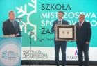 Marszałek Małopolski Witold Kozłowski w trakcie wręczania medalu Polonia Minor.