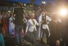 Iwona Gibas podczas tańca z mężczyzną w stroju regionalnym