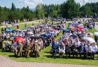 widok na uczestników Mszy Świętej i uroczystości zasiadających na swoich miejscach