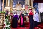 biskup podczas laudacji i nadaniu tytułu honoris causa w towarzystwie profesorów