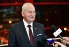 Marszałek województwa warmińsko - mazurskiego Gustaw Marek Brzezin w trakcie udzielania wywiadu. 