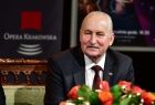 Marszałek województwa warmińsko - mazurskiego Gustaw Marek Brzezin w trakcie udzielania wywiadu.