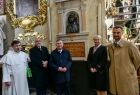 Mariusz Tabulski Przeor klasztoru na Skałce, marszałek Witold Kozłowski, wicemarszałek Iwona Gibas, przewodniczący Sejmiku prof. Jan Tadeusz Duda, Robert Piaskowski, Adam Kałucki, w tle widok na tablice i popiersie Jana Długosza, wnętrze kaplicy.