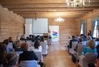 Uroczystość w muzeum w Wygiełzowie, widok na salę pełną gości
