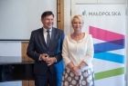 Radny województwa Rafał Kosowski i Iwona Gibas z zarządu województwa