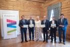 Pamiątkowe zdjęcie beneficjentów