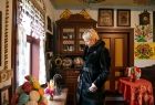 Iwona Gibas zwiedza oddział muzeum