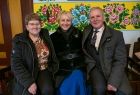 Pamiątkowe zdjęcie, pośrodku Iwona Gibas