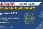 Informacje o wydarzeniu umieszczone na granatowym prostokątnym tle. Z prawej strony fragment choinki i śnieżki 