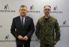Marszałek Witold Kozłowski i Marek Zając, dowódca Jednostki Strzeleckiej 2004 Oświęcim
