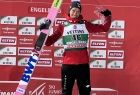 Piotr Żyła na tle podium