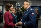 Marta Malec-Lech z zarządu województwa odbiera medal.