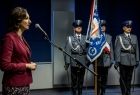 Marta Malec-Lech z zarządu województwa stoi i mówi do mikrofonu.