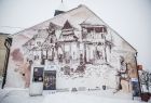 Ściana budynku z muralem