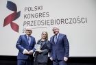 Laureaci nagrody z wicemarszałkiem Józefem Gawronem