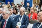Goście wydarzenia siedzący w rzędach
