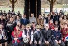 mieszkańcy i zaproszone osoby VIP