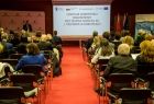 wykład w sali konferencyjnej