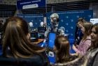 robot na stoisku