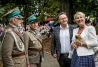 Iwona Gibas rozmawia z gośćmi wydarzenia w Dworze Zieleniewskich