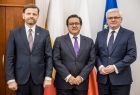 Wspólne zdjęcie po spotkaniu, od lewej: Sebastian Chwedeczko – Konsul Honorowy Meksyku w Krakowie, Juan Sandoval Mendiolea - Ambasador Meksyku w Polsce i wicemarszałek Józef Gawron