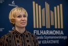 Monika Gubała dyrektor Departamentu Kultury i Dziedzictwa Narodowego. W widoczne logo i napis: Filharmonia.