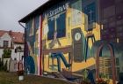 Mural na budynku szkoły.