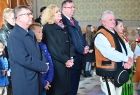 Widok z kościoła pierwszy od lewej Marszałek Małopolski Witold Kozłowski oraz inni zaproszeni goście