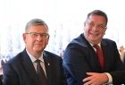 widok - zbliżenie na Marszałka Małopolski Witolda Kozłowskiego oraz Macieja Wójcika ministra w Kancelarii Premiera 