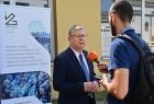 Marszałek Witold Kozłowski w rozmowie z dziennikarzem