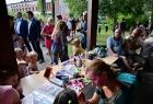 stoisko na wydarzeniu gdzie dzieci mogły bezpłatnie skorzystać z malowania twarzy w różne wzory