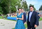 Marta Malec-Lech z zarządu województwa ogląda razem z organizatorami poszczególne stoiska oraz atrakcje przygotowane dla dzieci